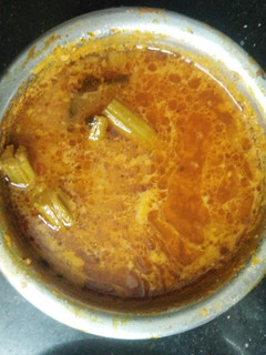 முருங்கைக்காய் குழம்பு(murungaikai kulambu recipe in tamil) செய்முறை முக்கிய புகைப்படம்