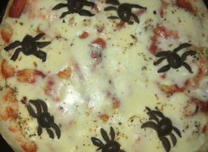 Una foto de Pizza con visitantes😳