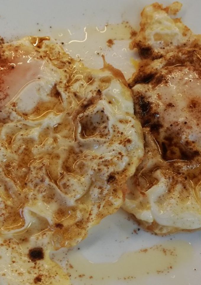 Una foto de Huevos fritos con pimentón
