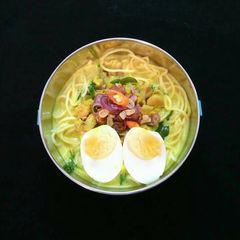 A picture of Burmese Khow Suey .