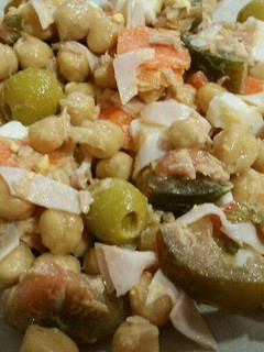 Una foto de Ensalada de garbanzos