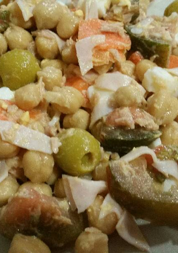 Una foto de Ensalada de garbanzos
