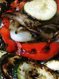 Una foto de Parrillada de verduras de mi huerto