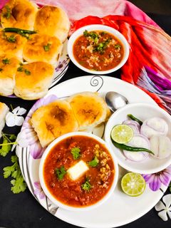 स्ट्रीट स्टाइल पाव भाजी (Street style pav bhaji recipe in hindi) रेसिपी मुख्य फोटो