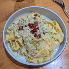 A picture of Creamy Pancetta and Leek Pappardelle.