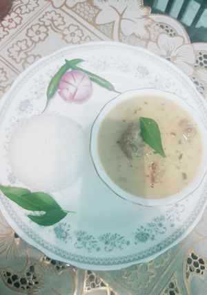A picture of Punjabi Kadhi Pakora with Rice.