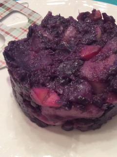 Una foto de Lombarda con manzana
