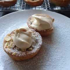 A picture of Almond Crumble Mince Pies.