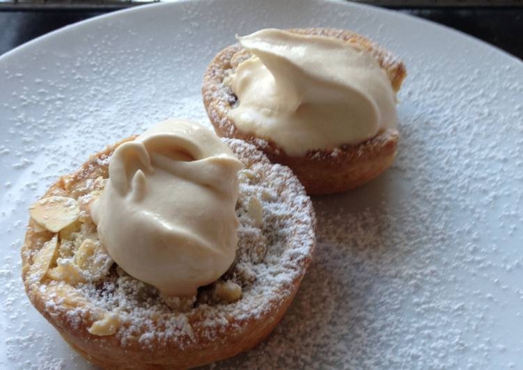 Recipe of Quick Almond Crumble Mince Pies