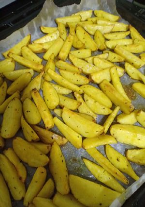 A picture of Potato wedges.