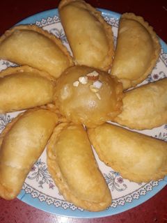गुजिया होली स्पेशल (Gujiya holi special recipe in hindi) रेसिपी मुख्य फोटो