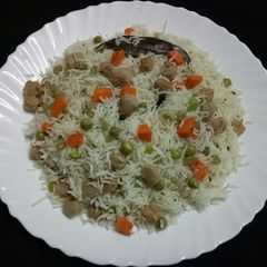 A picture of Veg soya chunk pulao.