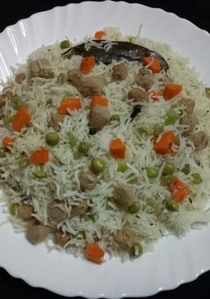 A picture of Veg soya chunk pulao.