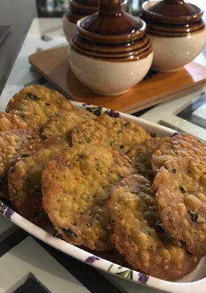 મેથી મસાલા પૂરી (Methi Masala Puri Recipe In Gujarati ) રેસીપી મુખ્ય ફોટો