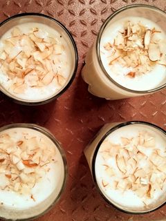 બનાના મિલ્ક શેક(Banana Milk Shake Recipe in Gujarati) રેસીપી મુખ્ય ફોટો