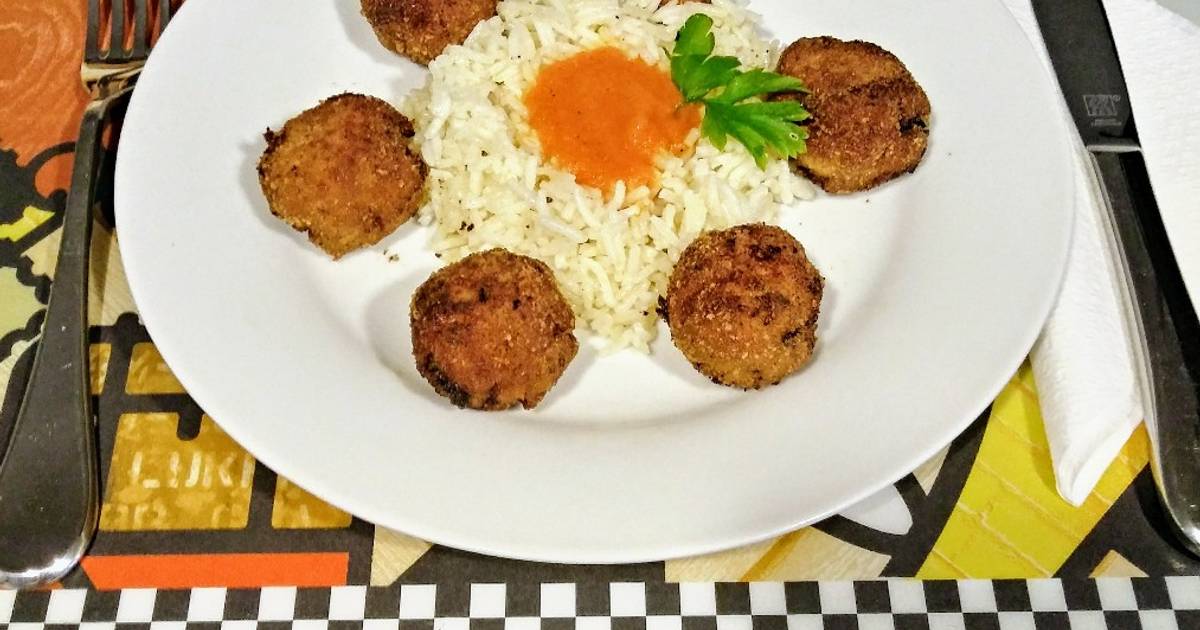 Рис с фрикадельками. Фрикадельки с рисом. Фрикадельки с гарниром из риса. Мясные шарики с рисом.