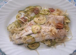 Foto principal de Dorada o lubina al horno con verduras y shiitake