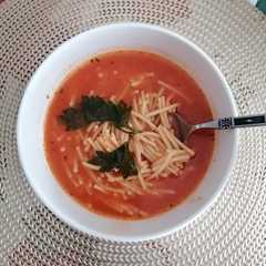 Una foto de Sopa de fideos 🤤❄️