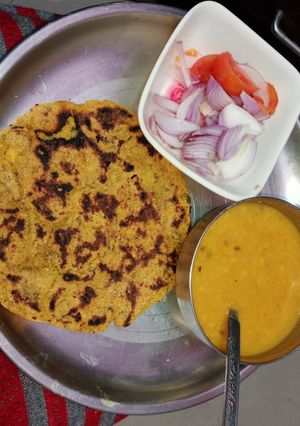 मक्का पालक का पराठा (Makka palak ka paratha recipe in hindi) रेसिपी मुख्य फोटो