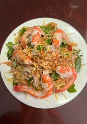 Hình của món Gỏi đu đủ tôm thịt.