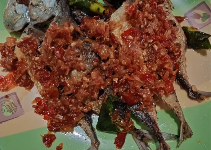 Balado ikan kembung goreng