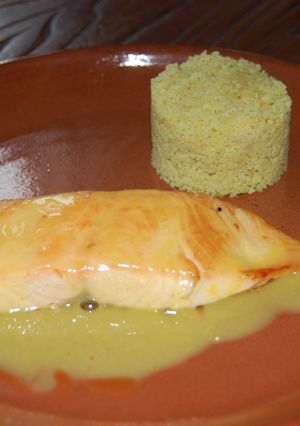 Foto principal de Salmón con salsa de naranja y cuscús con curry