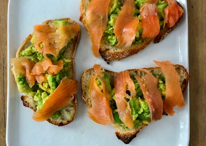 Simple Way to Make Avocado toast au saumon