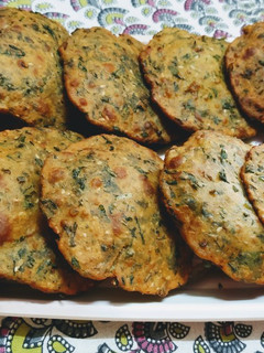 खमंग, खुसखुशीत मेथी मसाला पुरी (Methi Masala Puri Recipe In Marathi) रेसिपी चे मुख्य फोटो
