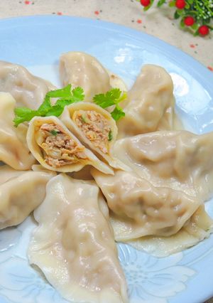 A picture of Pork and Cabbage Dumplings.