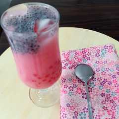 A picture of Pink Lychee Jelly Ice Ala Dapur Saya🍧😘.