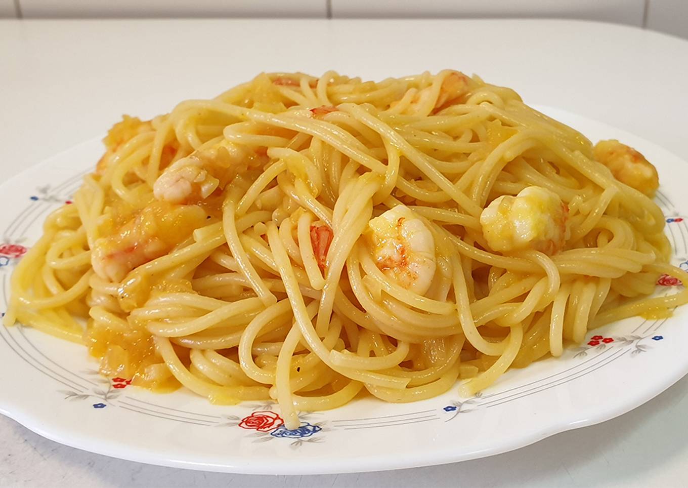 Espaguetis con salsa de naranja