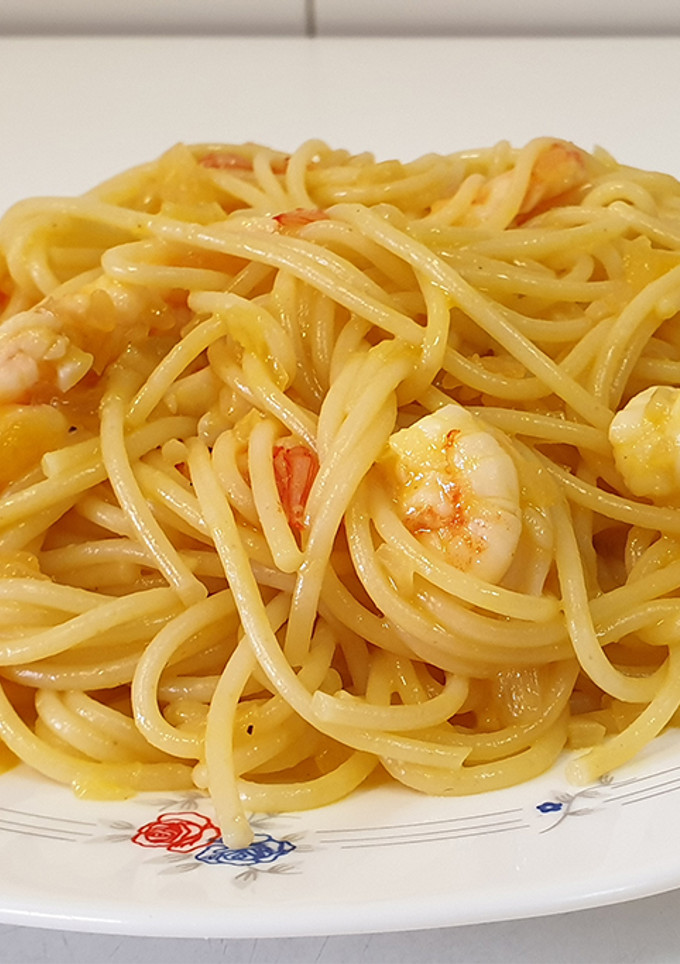 Una foto de Espaguetis con salsa de naranja