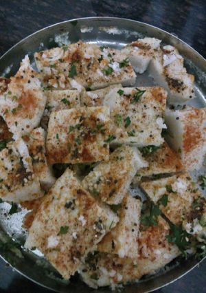 A picture of White Dhokla.
