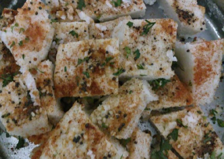 Steps to Make Any-night-of-the-week White Dhokla