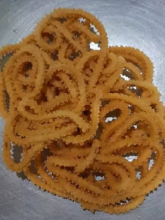 முறுக்கு(Murukku recipe in tamil) செய்முறை முக்கிய புகைப்படம்