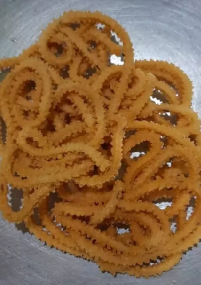 முறுக்கு(Murukku recipe in tamil) செய்முறை முக்கிய புகைப்படம்
