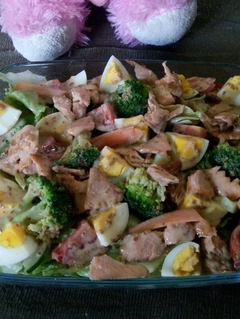 Langkah Mudah untuk Membuat Resep Caesar Salad with Shredded Salmon yang Bisa Manjain Lidah Anti Ribet, Mantap Sekali