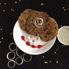 A picture of Split chickpeas & onion thepla.