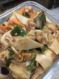 ผัดพริกแกงไก่ หน่อไม้ดอง