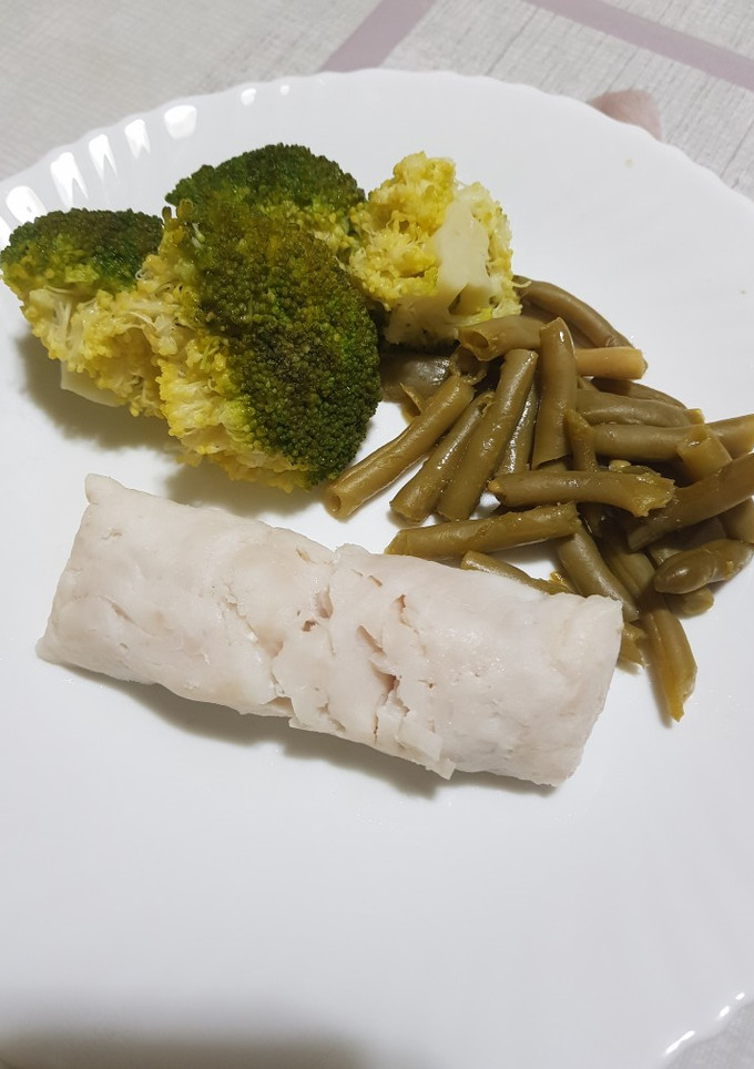 Una foto de Merluza con verduras