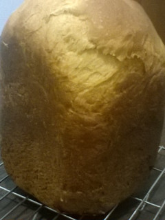 Una foto de Pan de 2 harinas con huevo y leche. Máquina de pan.