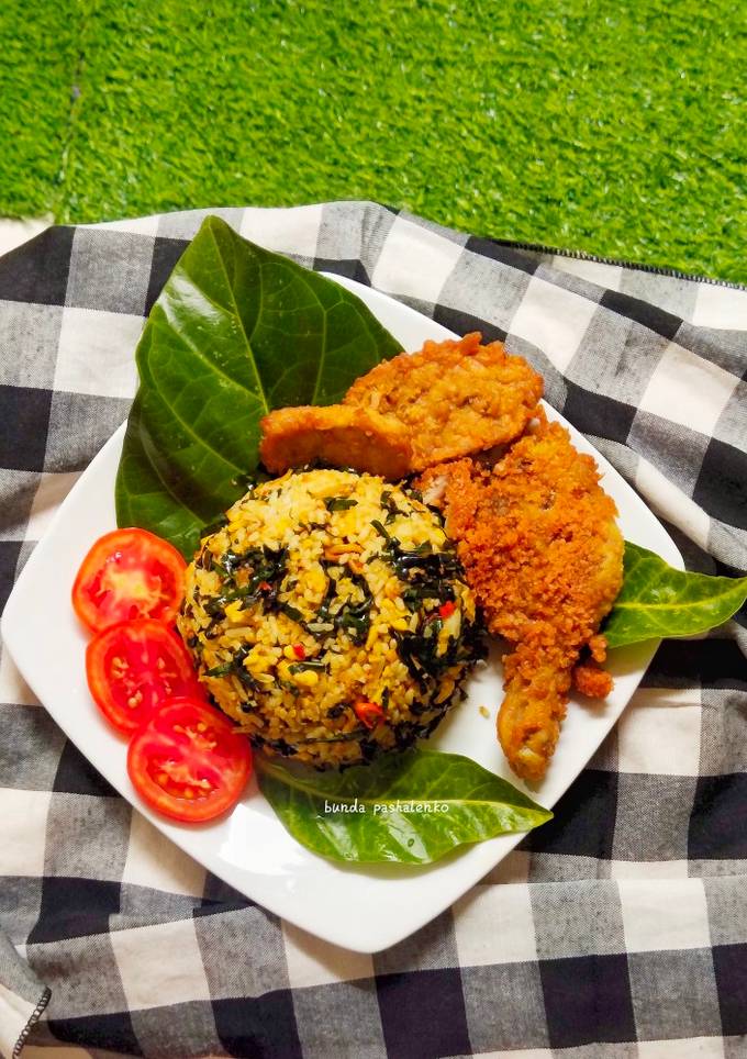 Resep Nasi Goreng Daun Mengkudu Khas Betawi oleh Bunda Pashalenko - Cookpad