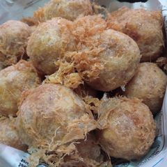 A picture of Dipped-in-egg fried yamballs.