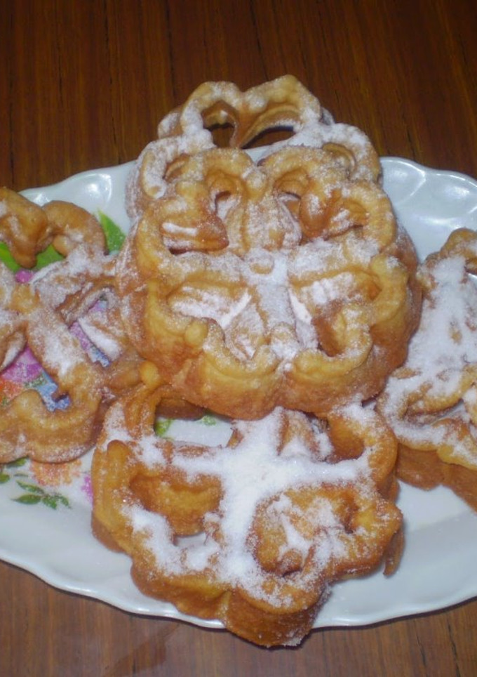 Una foto de Flores fritas de crema de orujo