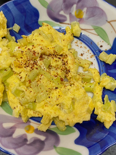 芹菜炒蛋 的食譜成品照片