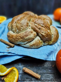 Foto di Pane intrecciato con arancia e cannella