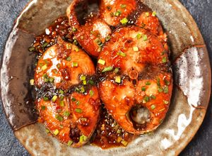 Hình của món Cá ngừ rim mắm.