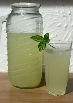 Una foto de Limonada de 1 Limón 🍋🍋🟩🍸