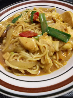 用咖哩粉,炒雞肉咖哩麵 的食譜成品照片