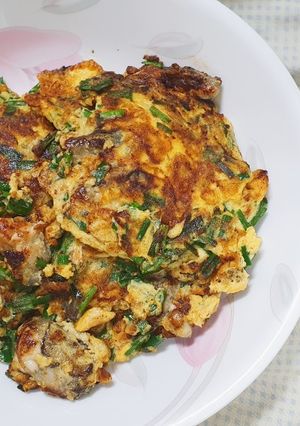 A picture of Chive and Oyster Omelet.